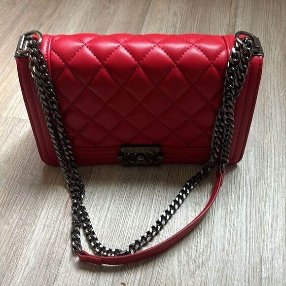 Red Padlock Medium Shoulder Bag - Picture 3 of 10